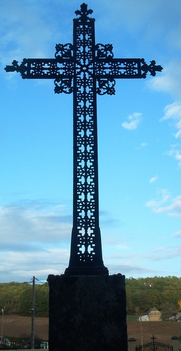 croix agrandissemaet cimetiere.JPG